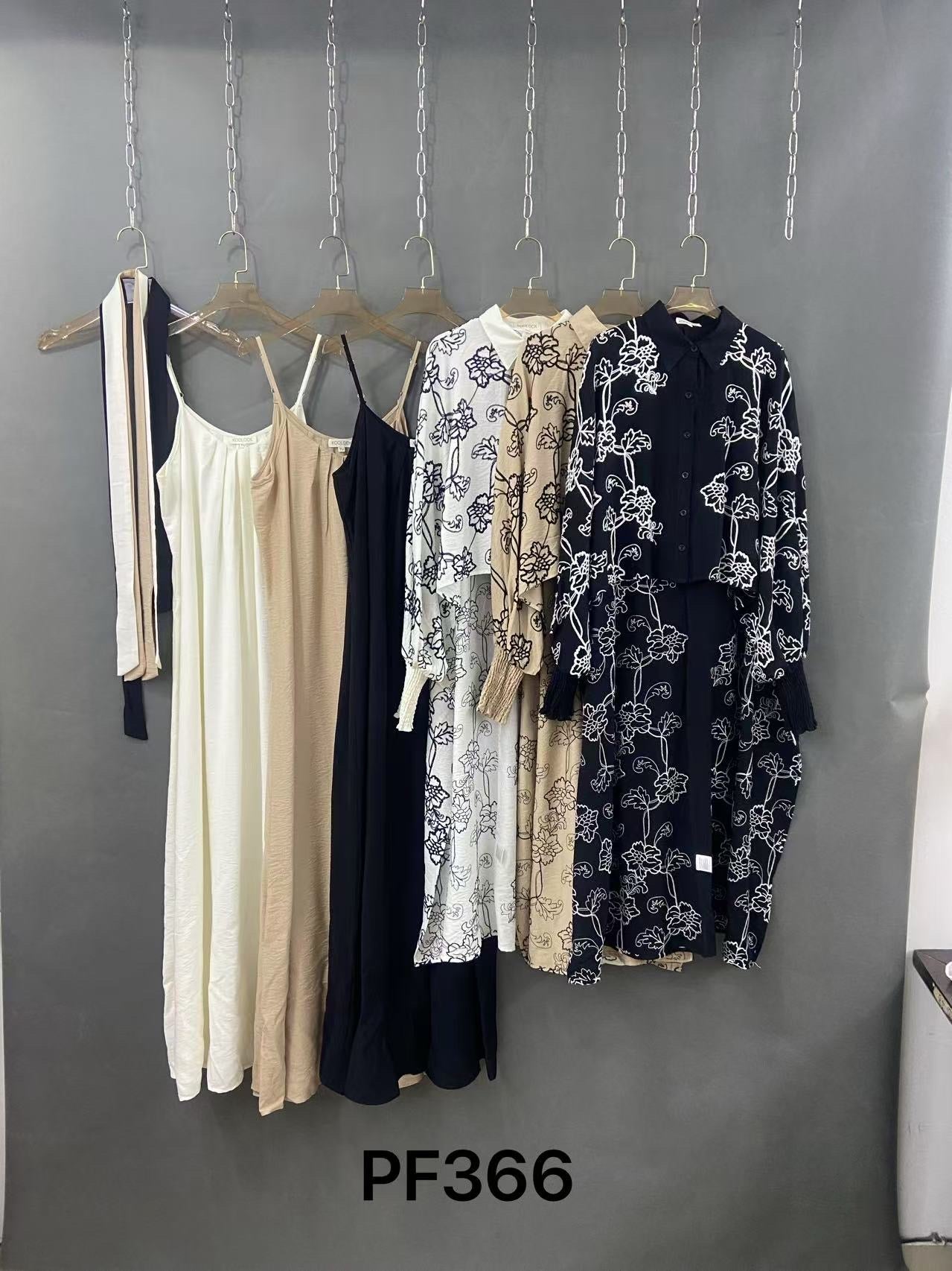 ROBE À BRETELLES RÉGLABLES + GILET/CAPE LONGUE