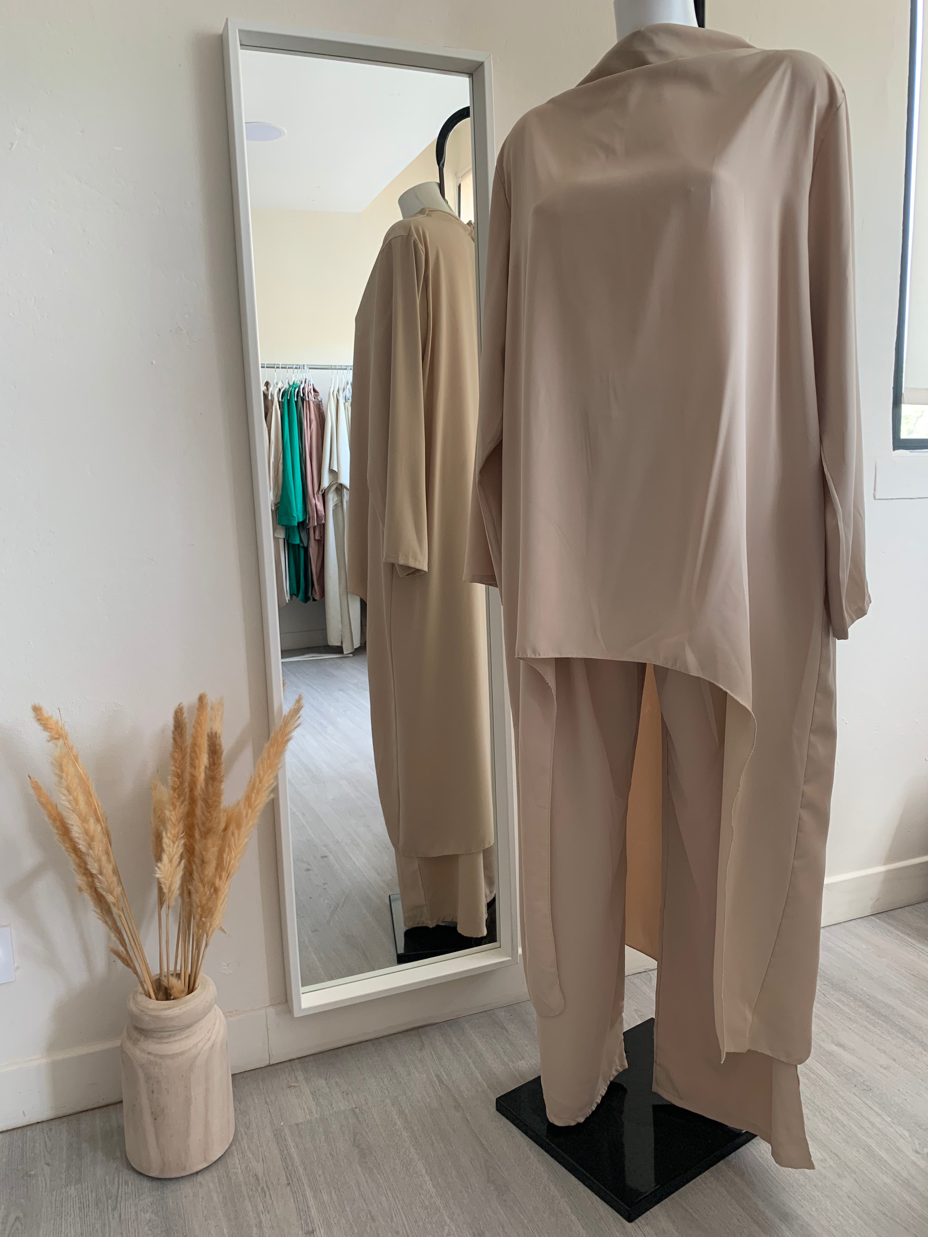 ENSEMBE BEIGE AVEC CAPE "AMINA"