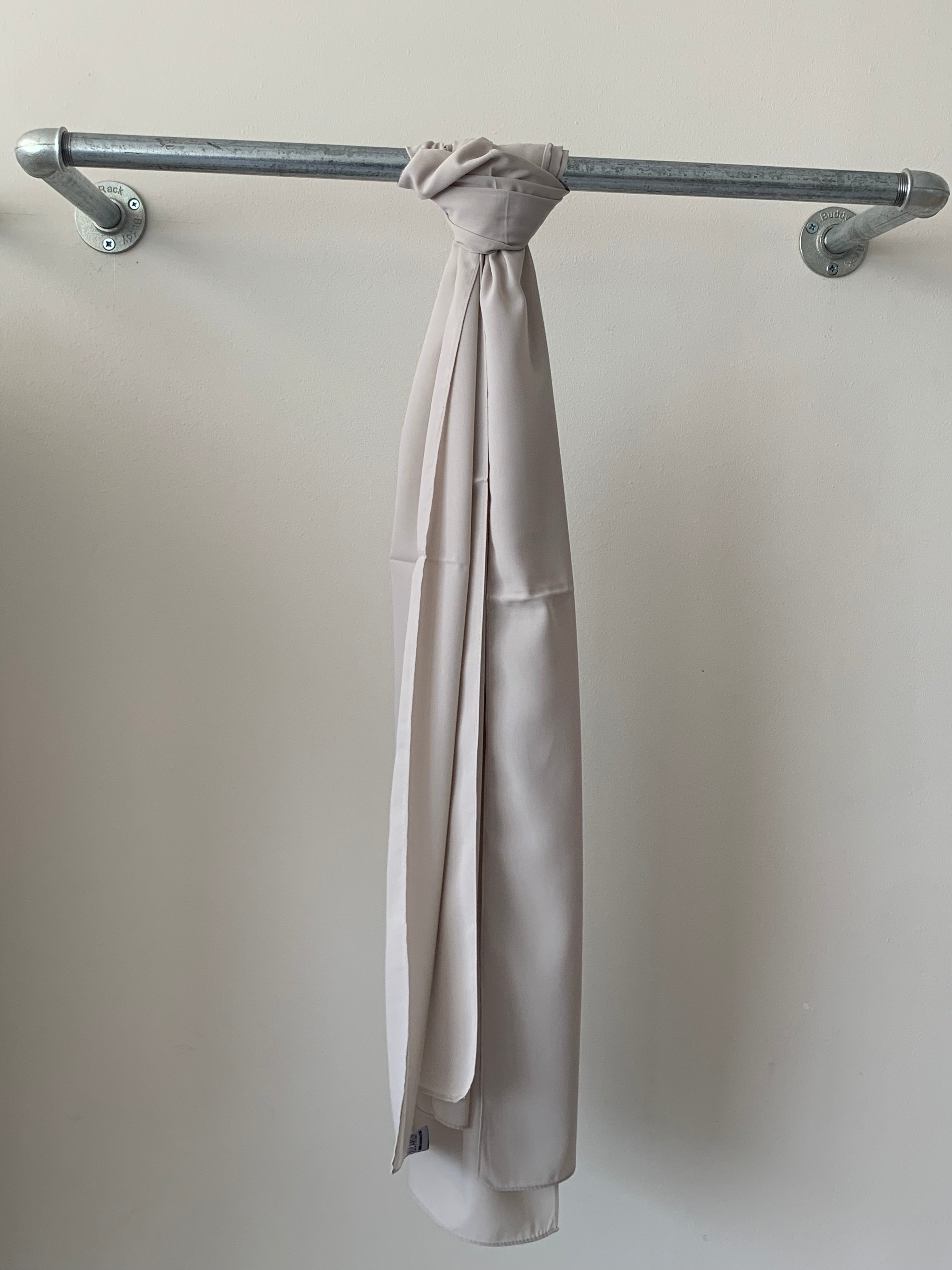 HIJAB EN SOIE DE MEDINE GRIS CLAIR