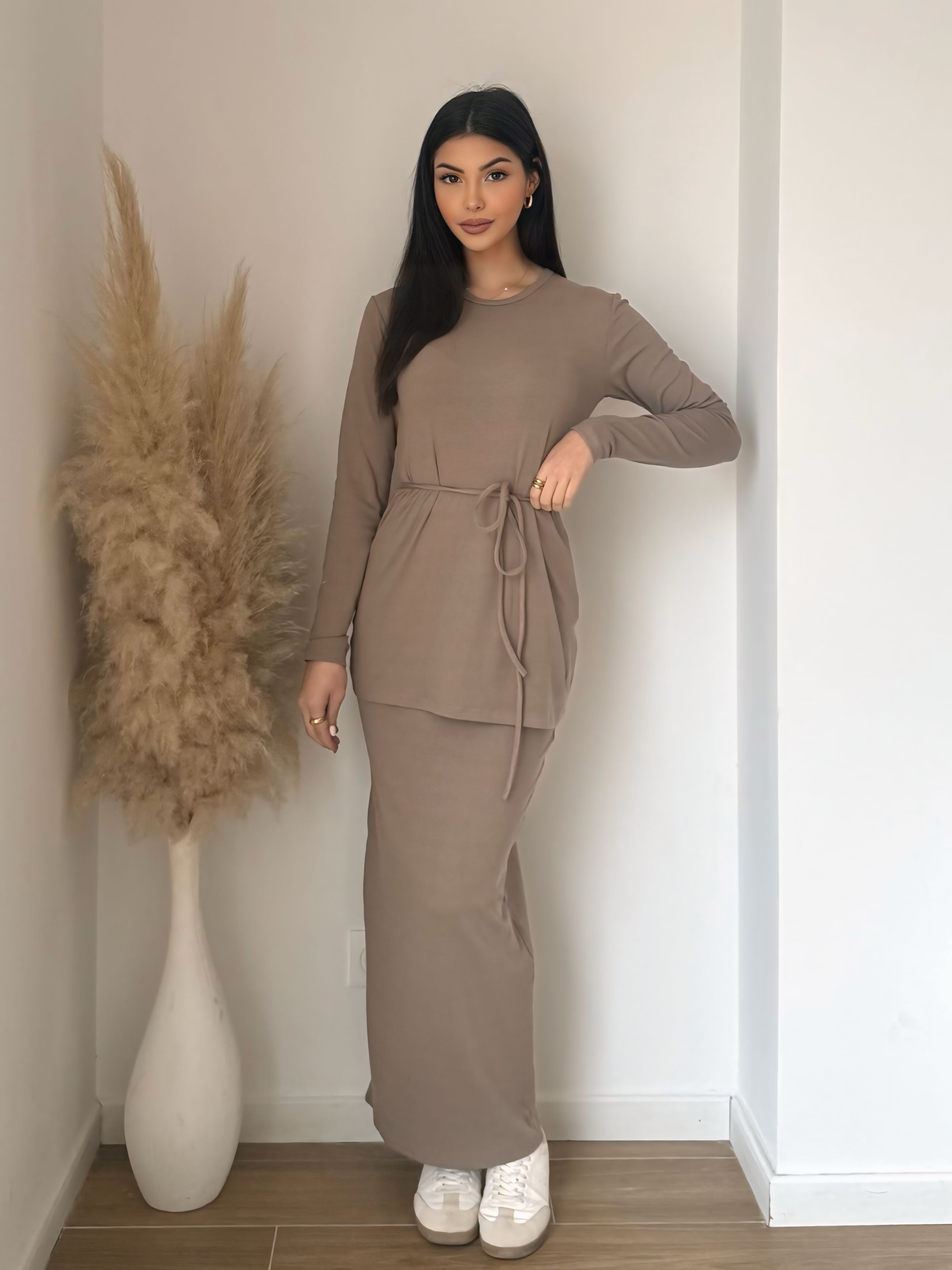 Ensemble top + jupe longue taupe – chic et confortable, effet robe