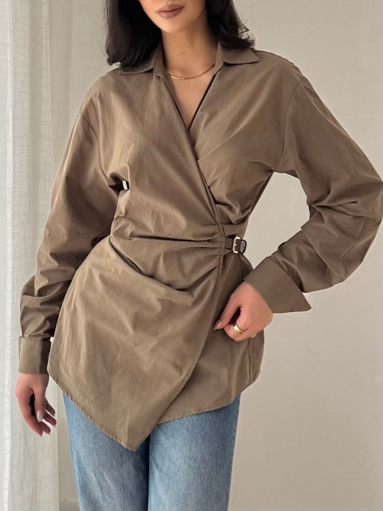 Chemise portefeuille en coton – Ceinture intégrée, coupe structurée